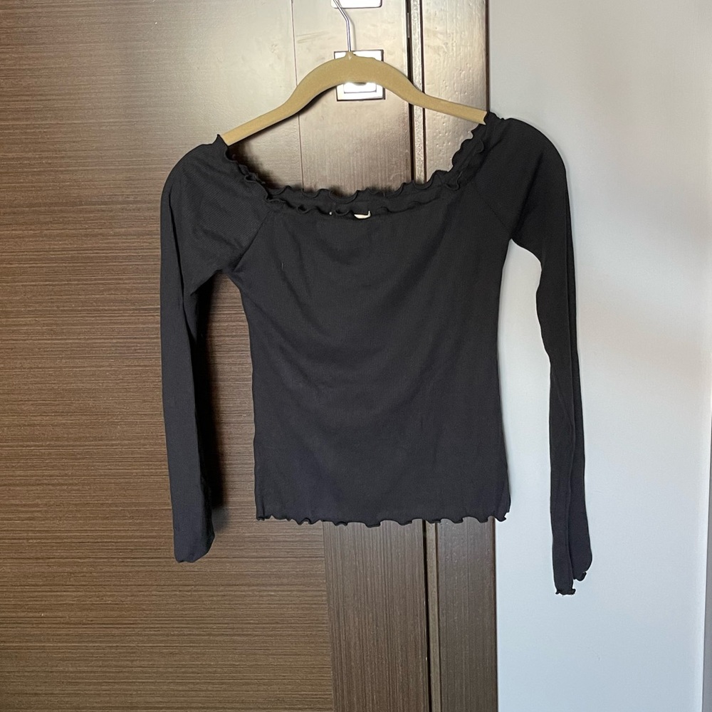 Hollister off the shoulder shirt